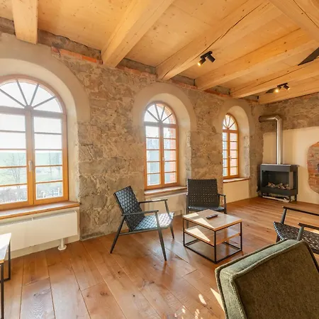 Exklusive Galeriewohnung Mit Kamin, Whirlwanne & Fasssauna - Hexenburg Bei Dresden * Grossharthau