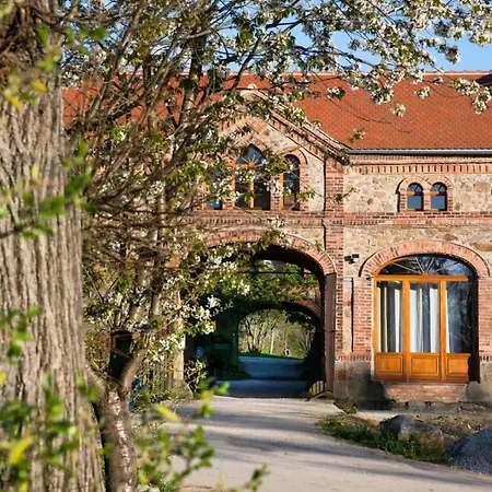 Grosse Galeriewohnung Mit Whirlpool, Kamin & Fasssauna - Hexenburg Bei Dresden Großharthau